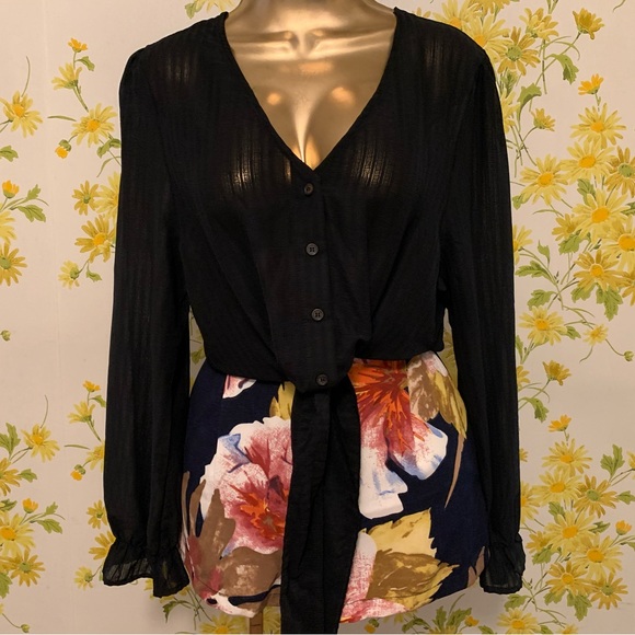NWT Button up tie front blouse in black size L - Picture 2 of 8